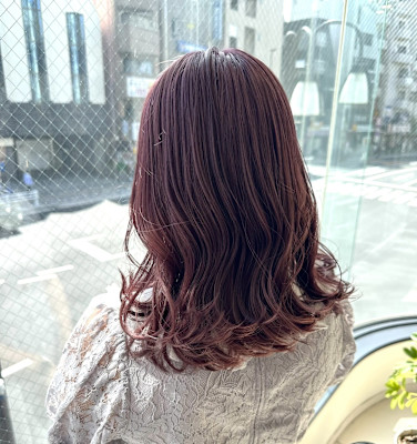 カシスカッパーのグラマラスカラーで仕上げるクラシックカール