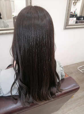 深めグレージュ