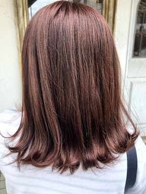 ピンクベージュ