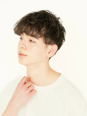 メンズ，men's，、新宿，サイドバング、耳だしショート、ワ