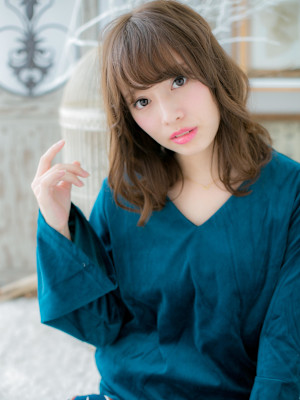 ハイライトカラー小顔外国人風くびれミディ　透明感カラー