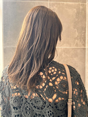 オリーブグレージュ