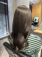 オリーブグレージュ