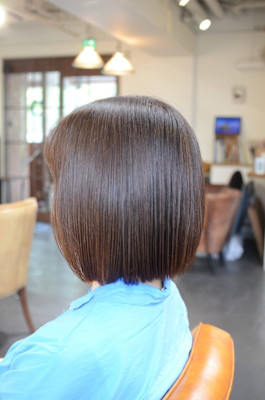 切りっぱなしボブスタイル