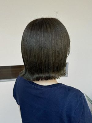 オリーブグレージュカラー