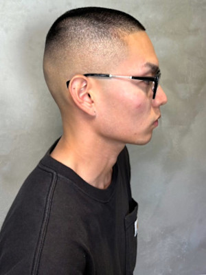 坊主　フェードカット　眉カット　バーバー　20代　30代