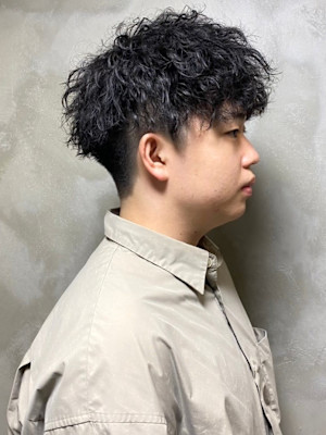 ツイスパ　刈り上げツーブロック　マッシュパーマ　20代