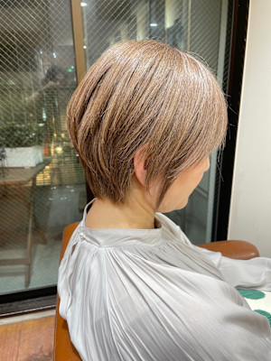 白髪ぼかしショートスタイル