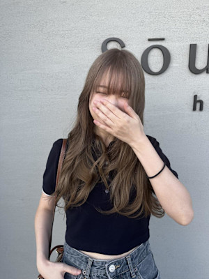 オリーブベージュ