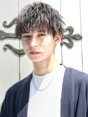 黒髪束感無造作ショート