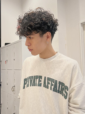 スーツ短髪ツーブロック束感モテるパーマ流行/ISSEI