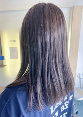 【光に透けるアッシュグレー】高松　透明感　グレージュ　