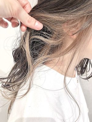 ブリーチインナーカラーミルクティーグレージュ