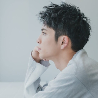 アップバングショート刈り上げ黒髪短髪マッシュ波巻きパーマ