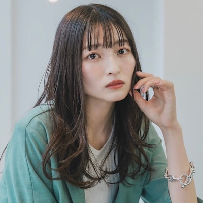 うるつや透明感アッシュグレージュ小顔シースルーバング