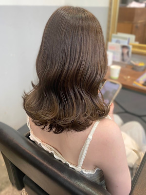 オリーブベージュ　ダブルカラー　韓国風ヘア　ブリーチカラー