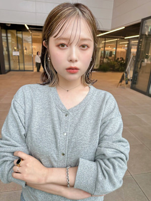 ぱっつん前髪シースルーバングインナーカラー小顔ショートボブ