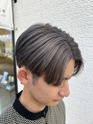 グレージュ×センターパート