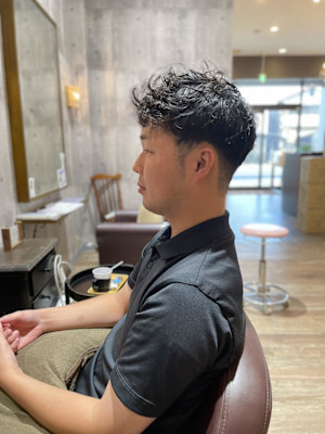 ぺたんこ髪にパーマを