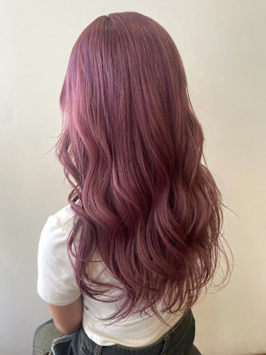 ピンクカラー　ハイトーン　ブリーチ　韓国風　巻き髪ロング