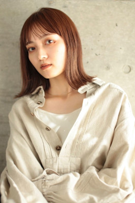 地毛風ストレート　フォギーベージュ　ミディアム　代官山　渋谷