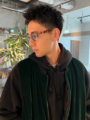 スパイキーショート　メンズショート　黒髪　アップバング