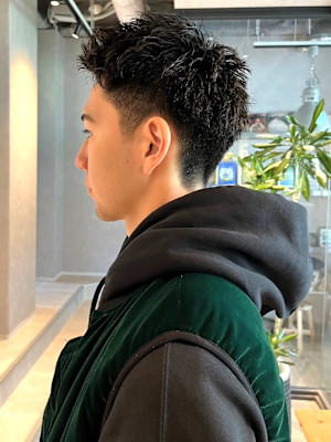 アップバング　爽やか　ダークカラー　メンズカット　20代
