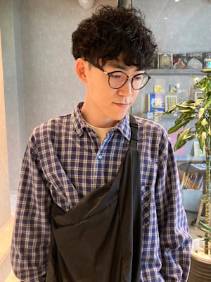 クセ毛風パーマ　ニュアンスパーマ　メンズショート　20代