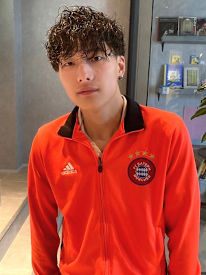 ツイストスパイラルパーマ　強めパーマ　ツーブロック　束感