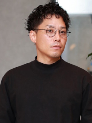 ベリーショート　スパイラルパーマ　ダークカラー　メンズカット