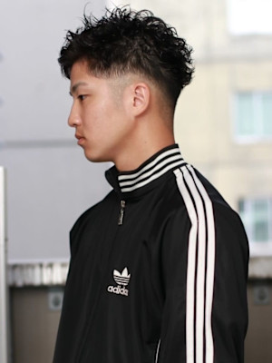 刈り上げ　メンズショート　クセ毛風パーマ　強めパーマ　20代