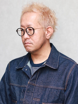 抜きっぱなしブロンド　ベリーショート　ブリーチカラー　40代