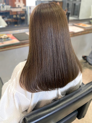 オリーブベージュ　髪質改善　ストレート　透明感カラー　ツヤ髪