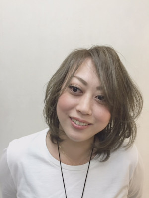 グレージュカラーのツヤ感UPカラー