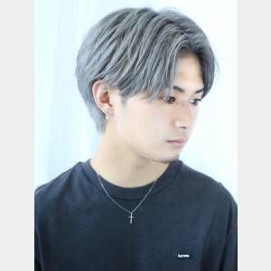 グレージュ  センターパート　ニュアンスパーマ　ナチュラル