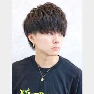 黒髪 マッシュツーブロック メンズパーマ　束感　簡単