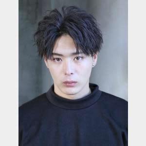 ソフトツイストパーマショートセンターパート 短髪　黒髪