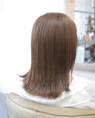 秋の明るめカーキベージュ