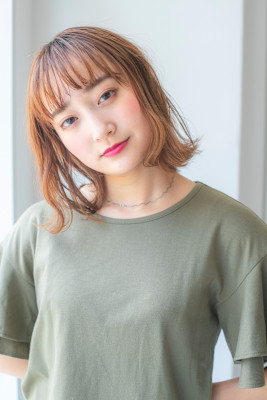 流行りの外ハネスタイル　