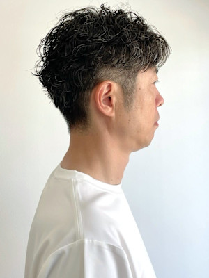 刈り上げショート　ツーブロック　ハードパーマ　40代50代