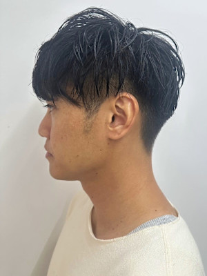 ツーブロック　刈り上げショート　ビジネスマン　黒髪ショート