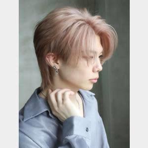 ピンクベージュ　かき上げ　センターパート　 ハイトーン