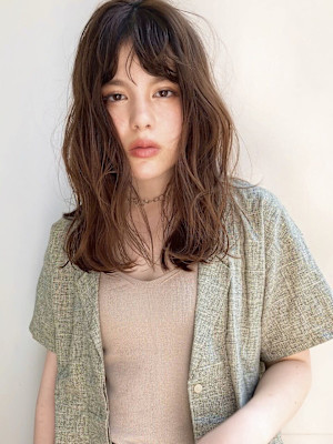 ラフなカールで飾らないオシャレヘア