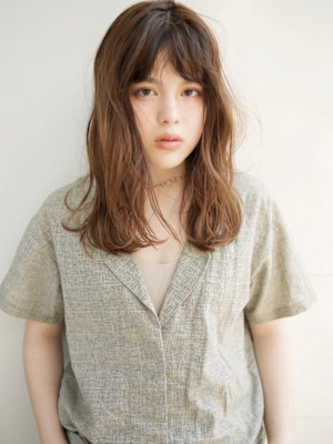 ラフなカールで飾らないオシャレヘア