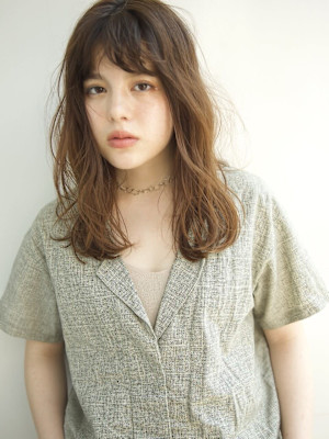 ラフなカールで飾らないオシャレヘア