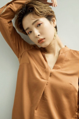 ハンサムショートで飾らない色気を