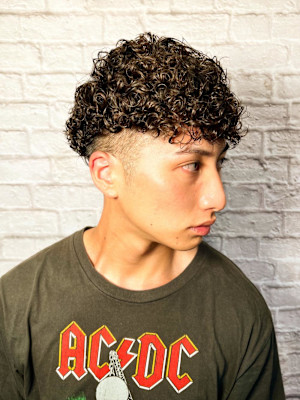 男ウケ抜群！カーリーパーマ