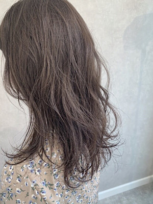 こなれ感のあるモカベージュ/keshiki大名KAZU