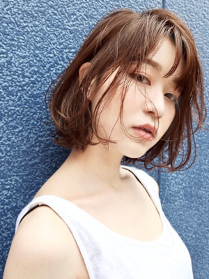 束間ボブで色っぽさを