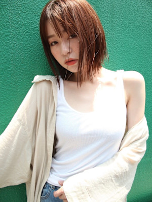 ストレートボブで大人可愛いを